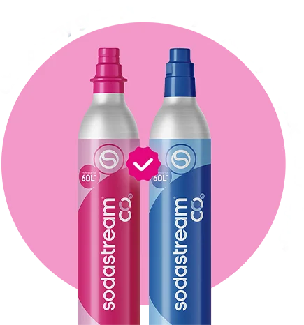 Niebieski i różowy nabój CO2 Sodastream na różowym tle